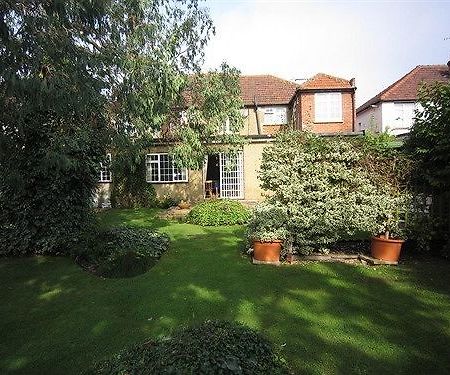 Furnival Lodge Слау Екстериор снимка
