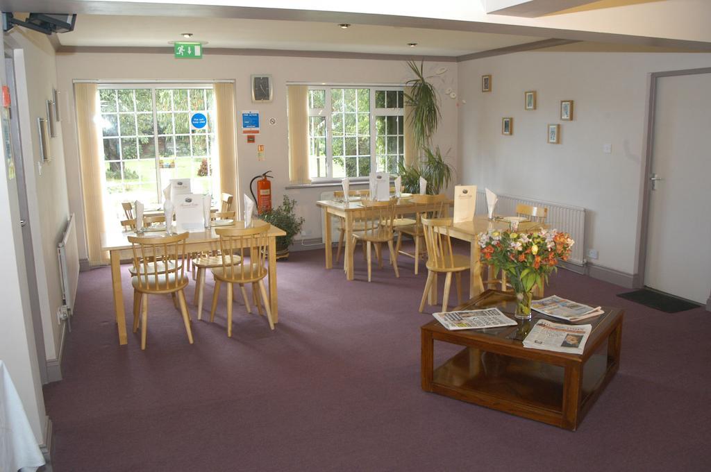 Furnival Lodge Слау Екстериор снимка