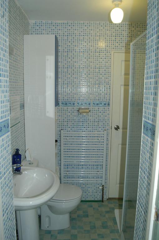 Furnival Lodge Слау Стая снимка
